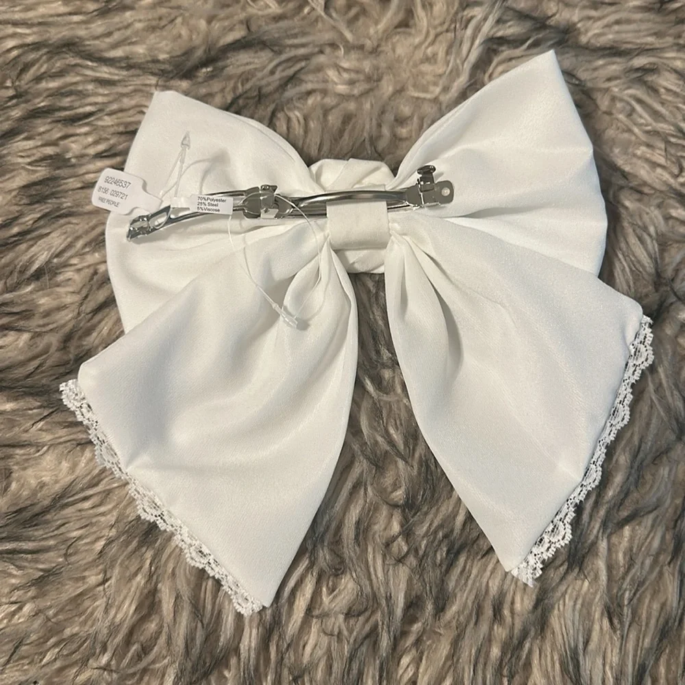 Free People Easy Does It Bow White Clip
